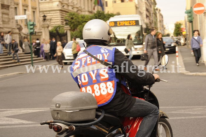 Spacciatore pony-express preso con 12 dosi di cocaina