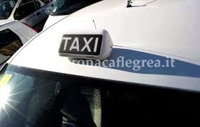 Rischia di abortire in taxi: scortata dai poliziotti in ospedale