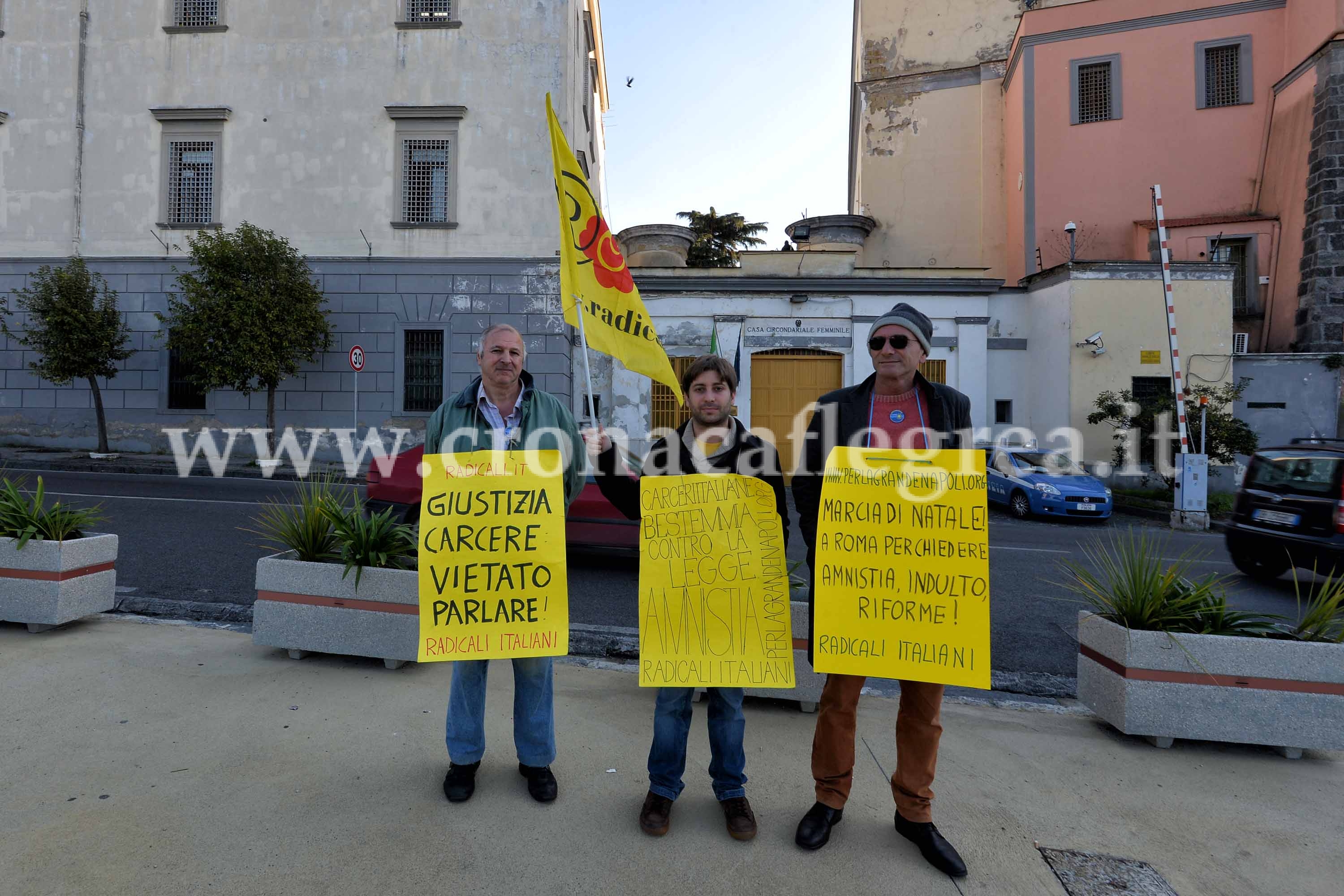 POZZUOLI/ “Amnistia, indulto e riforme”: protesta fuori al carcere femminile