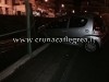 POZZUOLI/ Non tira il freno a mano, auto sfonda barriera del ponte della Cumana