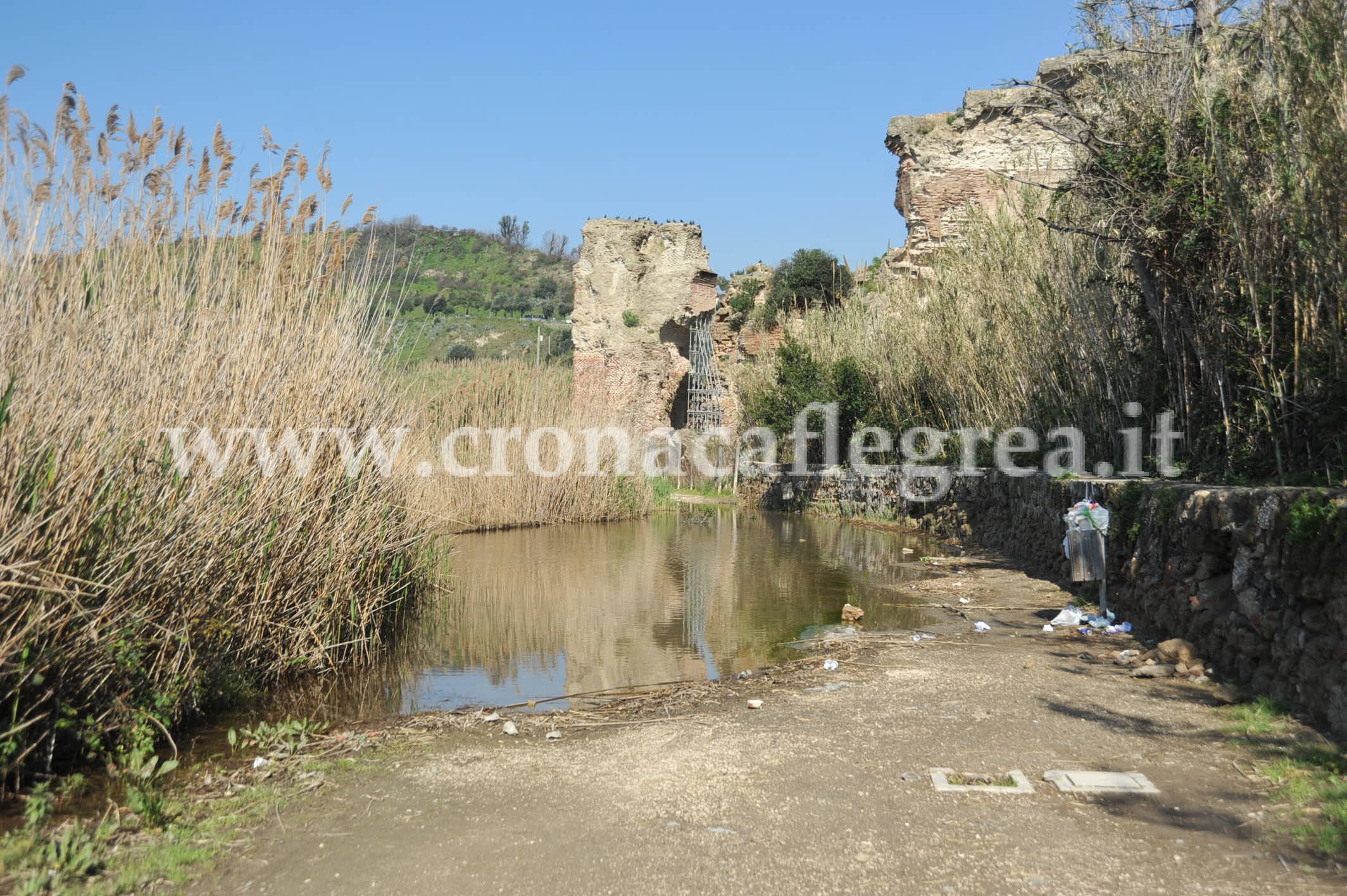 POZZUOLI/ Lago d’Averno, nonostante i lavori l’acqua resta alta – LE FOTO