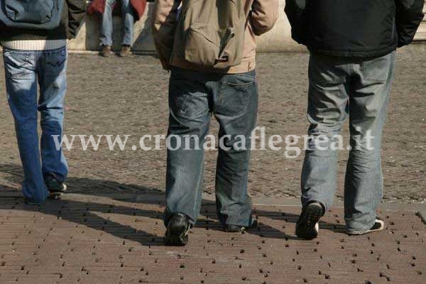 LA DENUNCIA/ «Piccoli delinquenti in azione in via Vecchia San Gennaro»