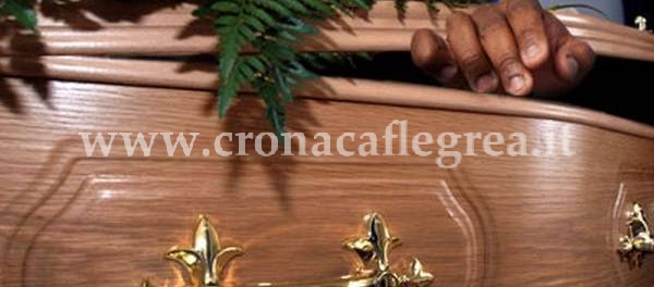CURIOSITA’ DAL MONDO/ Si risveglia durante il suo funerale e prende a morsi il prete