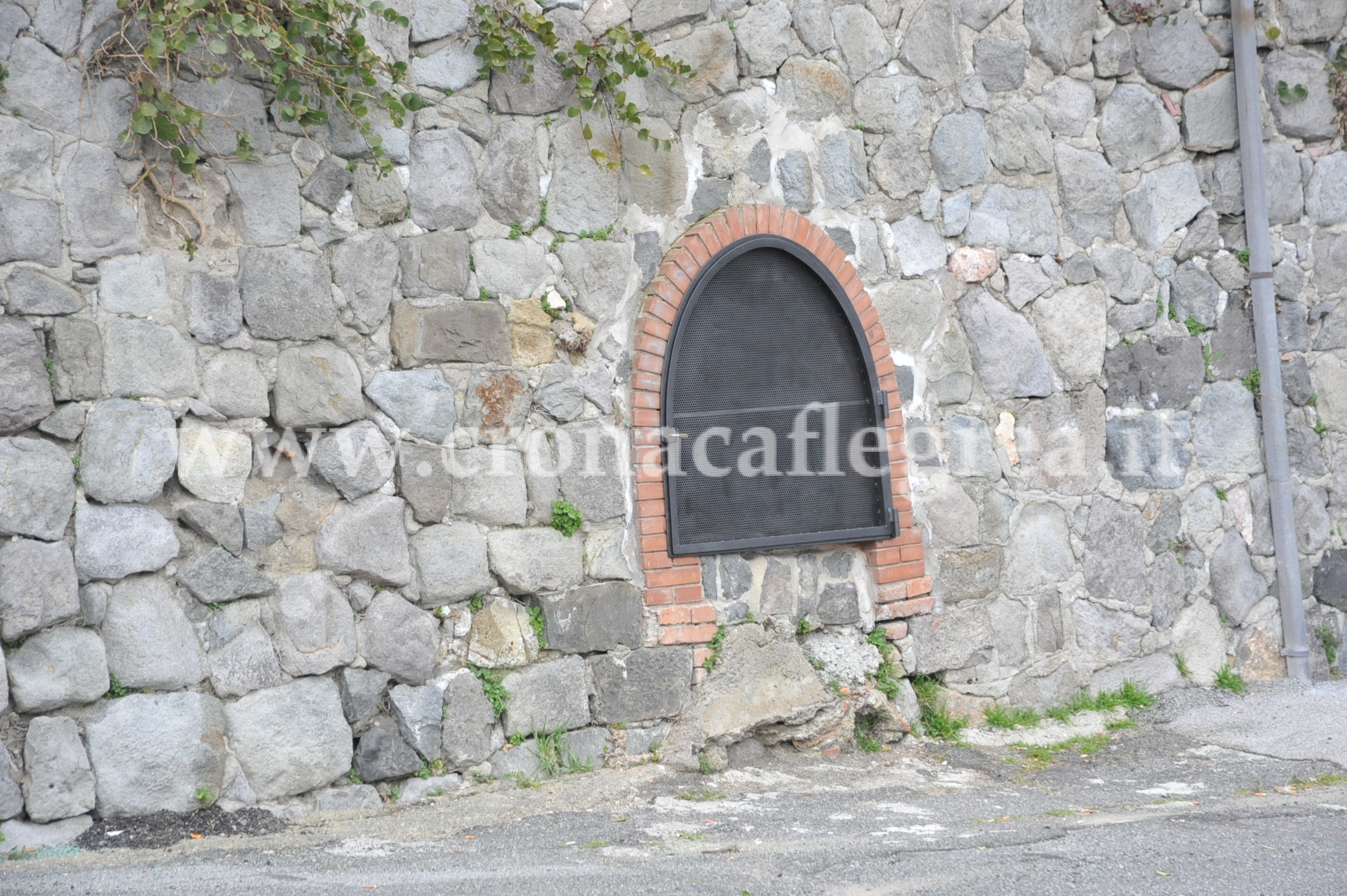 FOTONOTIZIA/ Chiuso il cunicolo degli orrori in via Vecchia San Gennaro