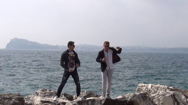 Un frame del video "We are happy from Monte di Procida"