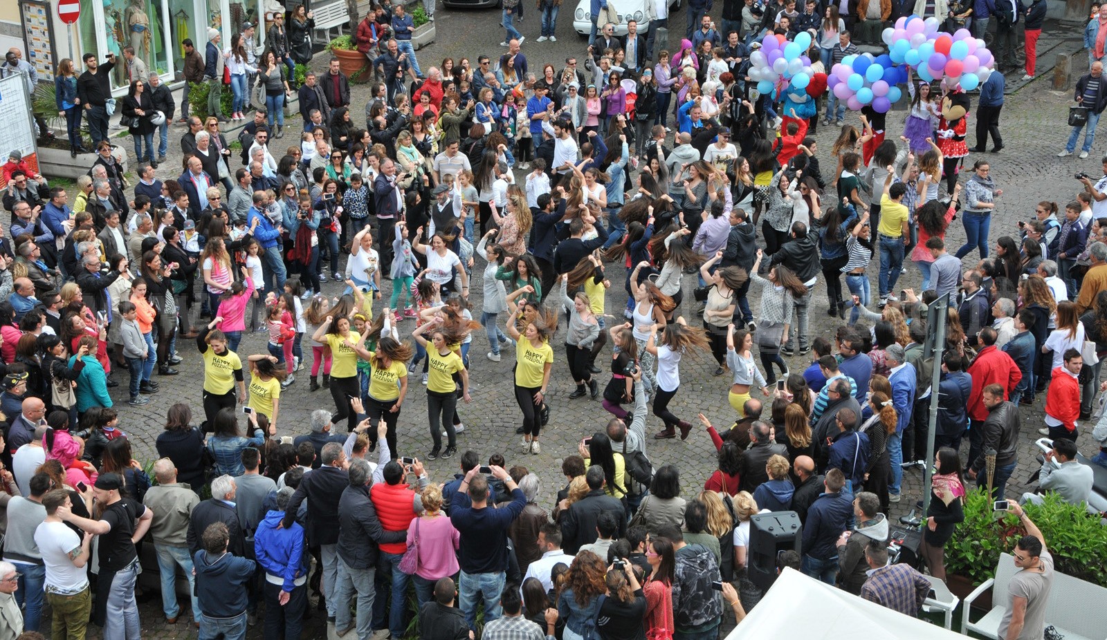 POZZUOLI/ Flash mob in piazza: è stato un successo!