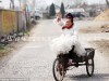 CURIOSITA’ DAL MONDO/ Indossa l’abito da sposa da dieci anni