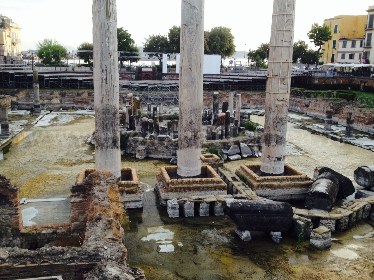 POZZUOLI/ L’acqua non c’è ma la melma resta al Tempio di Serapide – LE FOTO