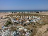 IL CASO/ Spiaggia libera, tra immondizia e spreco d’acqua pubblica – LE FOTO