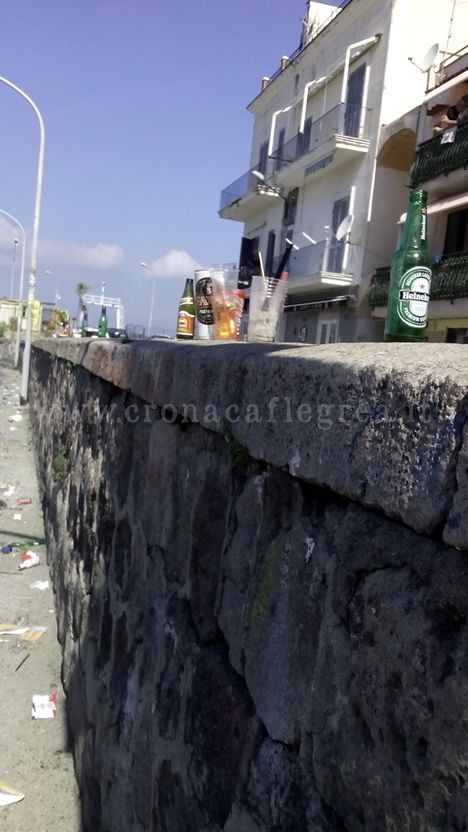LA SEGNALAZIONE/ Una domenica mattina a camminare tra i rifiuti: «Una vergogna» – LE FOTO