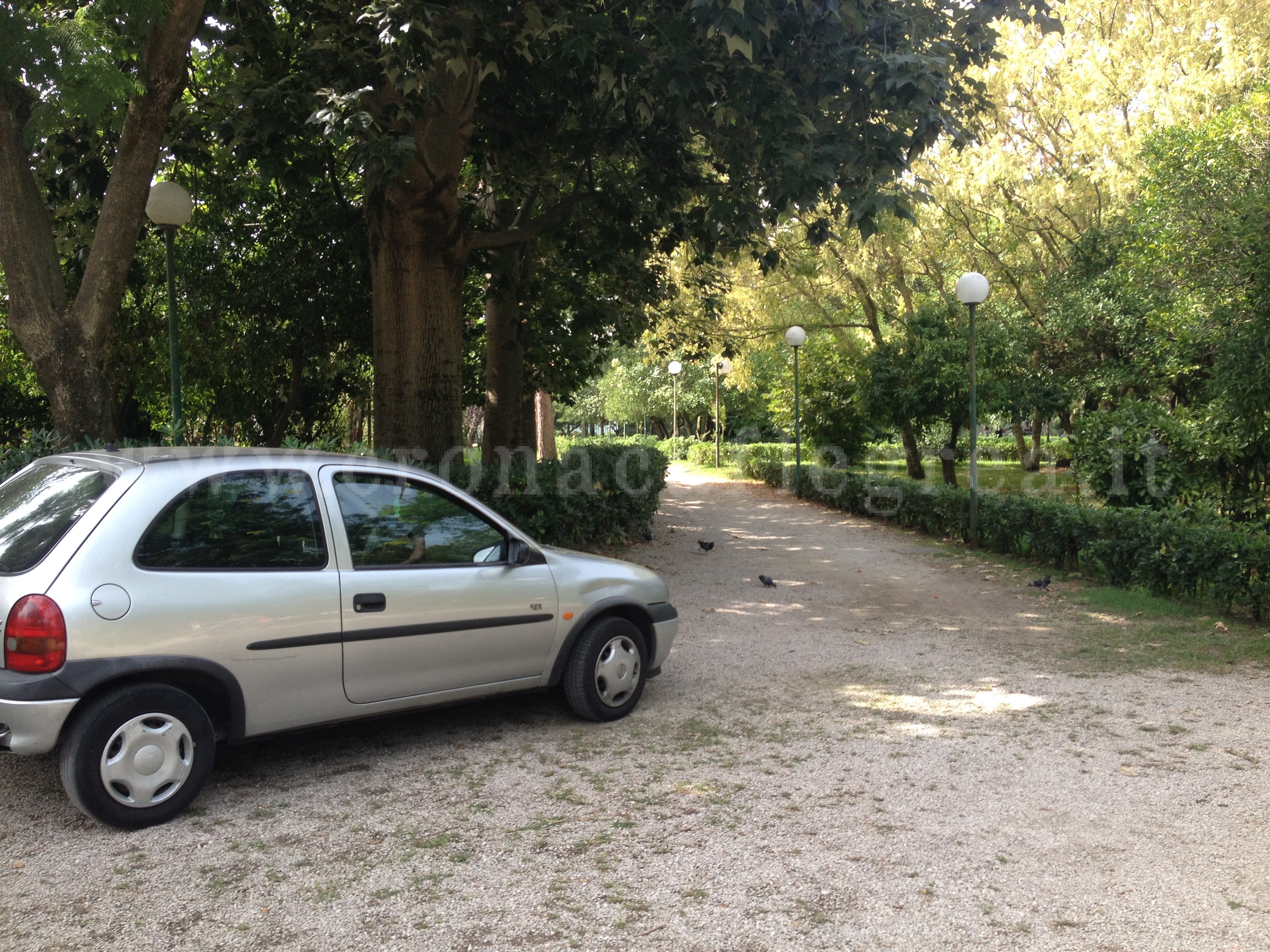 POZZUOLI/ Non c’è posto? Si parcheggia dentro Villa Avellino