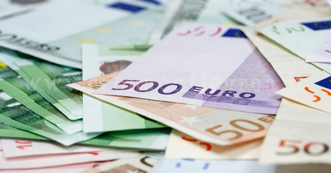 Sorpreso con 9300 euro falsi: arrestato 37enne