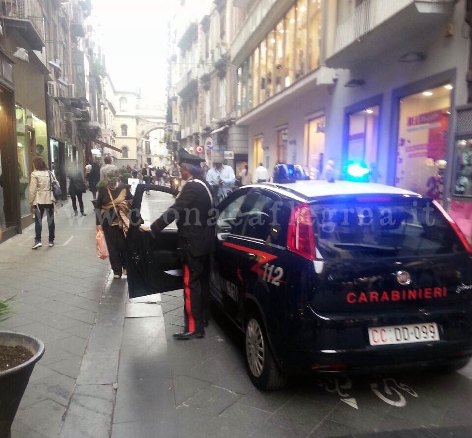 Distraeva la vittima fingendosi carabiniere e lo derubava, arrestato