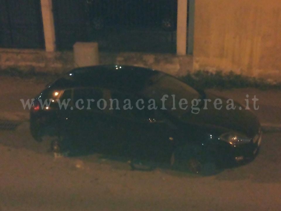 FOTONOTIZIA/ Raid a Monterusciello, auto lasciata senza ruote