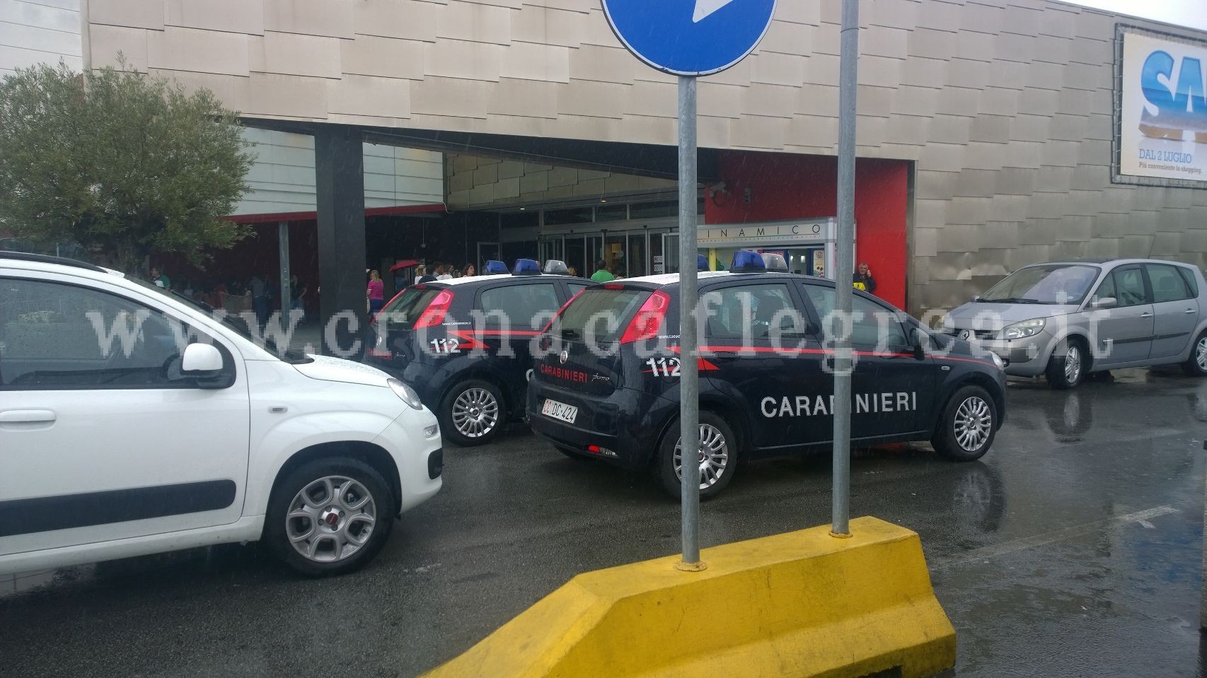 QUARTO/ Ruba scooter nel parcheggio del centro commerciale: preso dai carabinieri