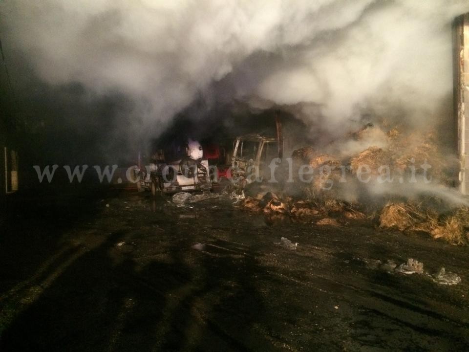 QUARTO/ Incendio distrugge i mezzi della Espeko, indagini in corso – LE FOTO
