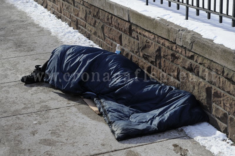 POZZUOLI/ Avviata raccolta di coperte e guanti per i senza tetto