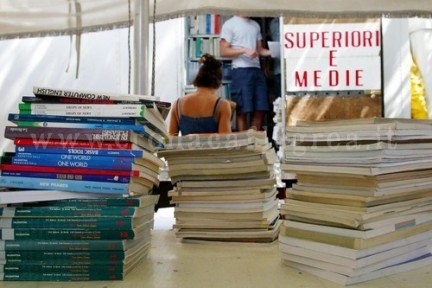 POZZUOLI/ Scuola, in arrivo il rimborso alle famiglie per i buoni libro