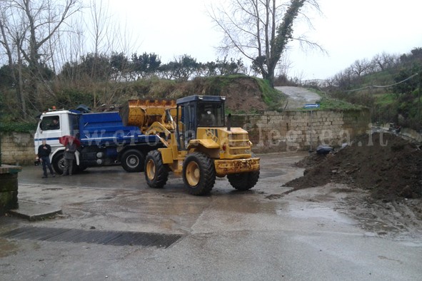 POZZUOLI/ Maltempo: frana la collina di Cigliano – LE FOTO