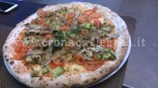 La pizza Cronaca Flegrea, una della più famose della pizzeria Cuba Libre