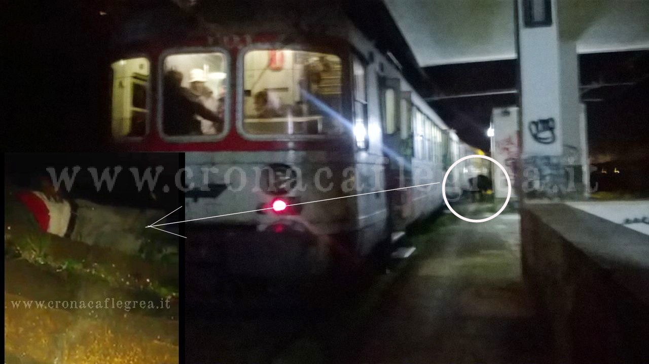 POZZUOLI/ Treno in corsa gli trancia un piede, orrore alla stazione di “Cantieri” – LE FOTO