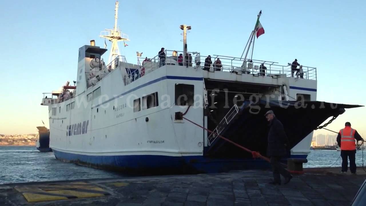 POZZUOLI/ La denuncia: «Un disastro il trasporto per le isole, Figliolia faccia qualcosa»