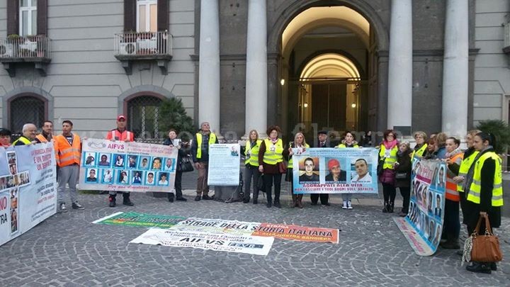 POZZUOLI/ Strage di Monteforte, 40 croci bianche per chiedere giustizia