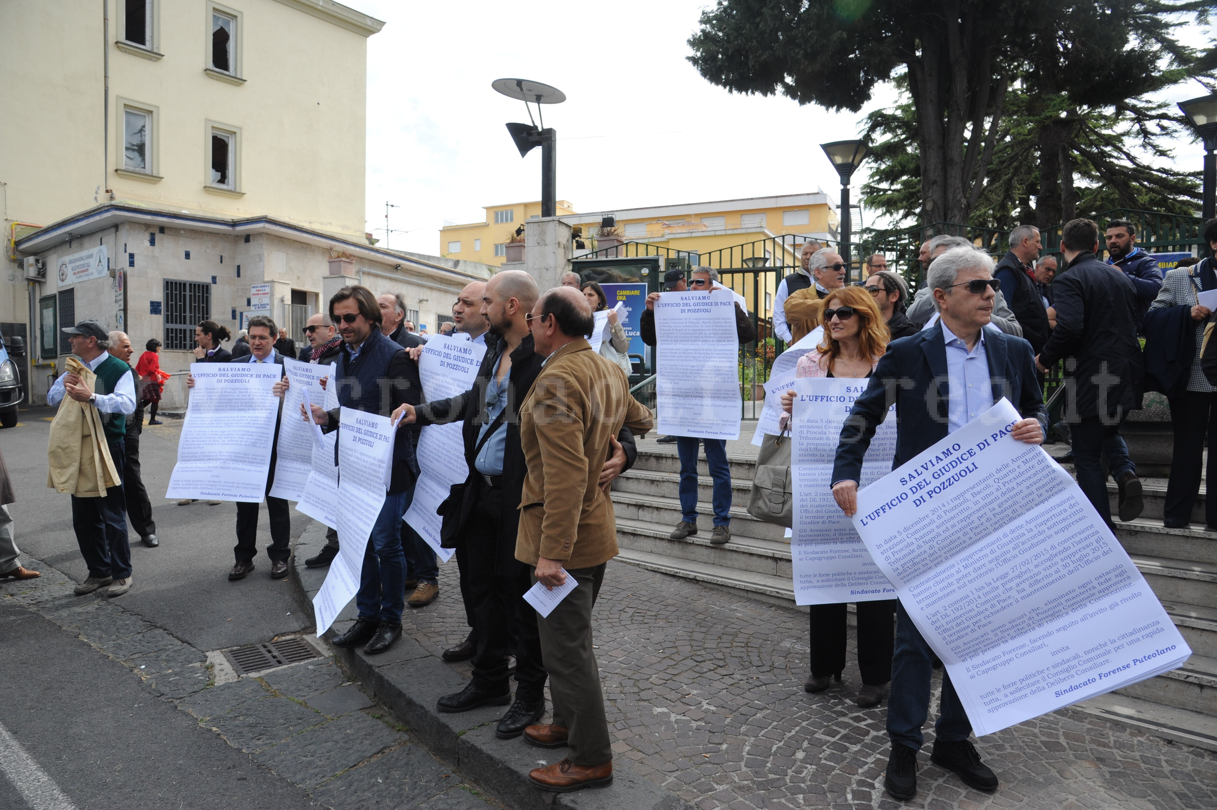 POZZUOLI/ Giudice di Pace: protesta degli avvocati – LE FOTO