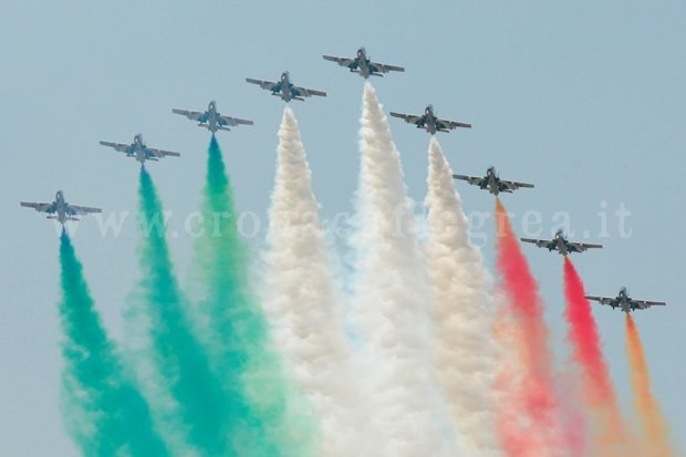 L’EVENTO/ Le Frecce Tricolori nel cielo di Pozzuoli