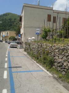 ISCHIA/ Strisce blu alla fermata del bus