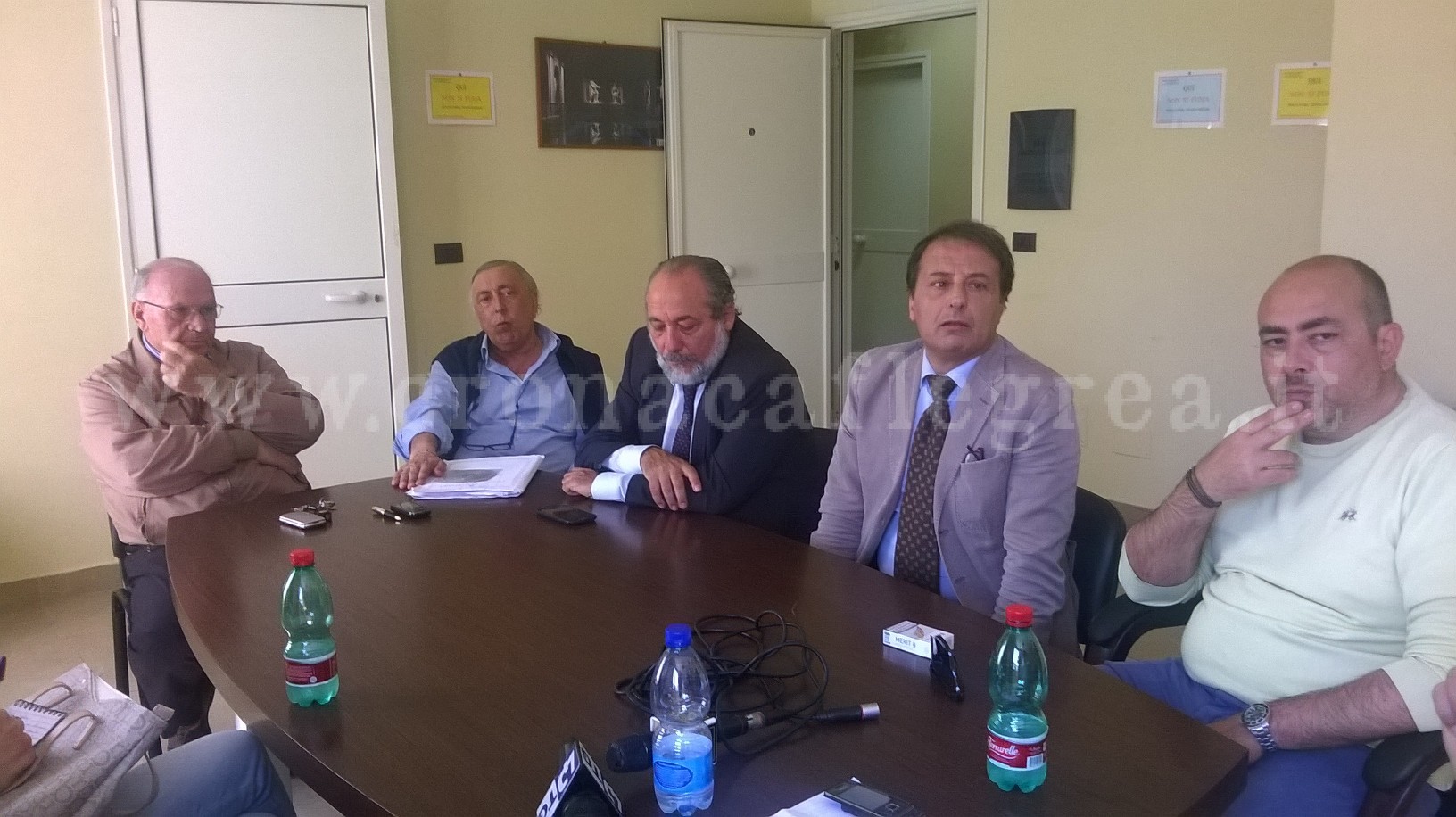 POZZUOLI/ In 5 contro il sindaco «Con Figliolia sembra di essere in Bulgaria»