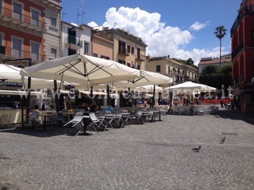 Piazza della Repubblica ospita i tavolini da bar