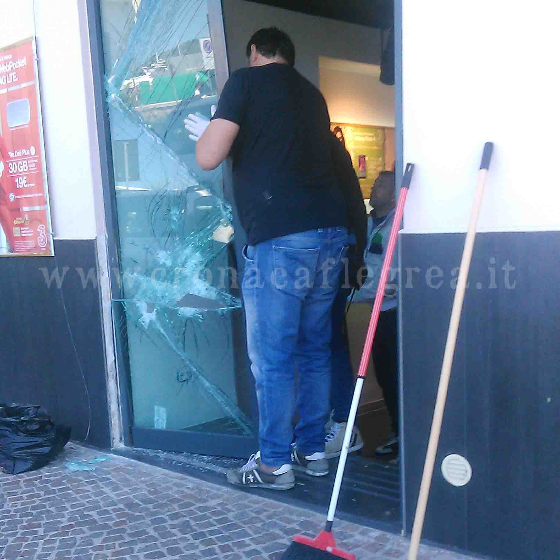 POZZUOLI/ Tentano furto sfondando l’ingresso con un’auto