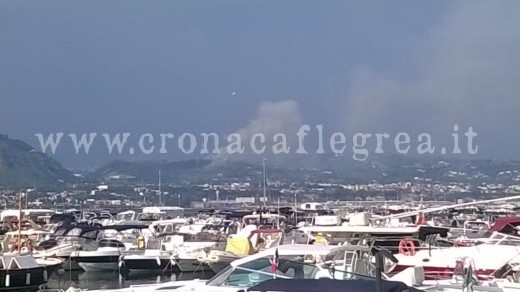 L'incendio visibile da Baia