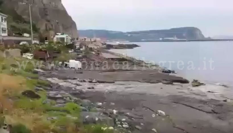 POZZUOLI/ Liquami in mare a “La Pietra”, il video-denuncia – GUARDA
