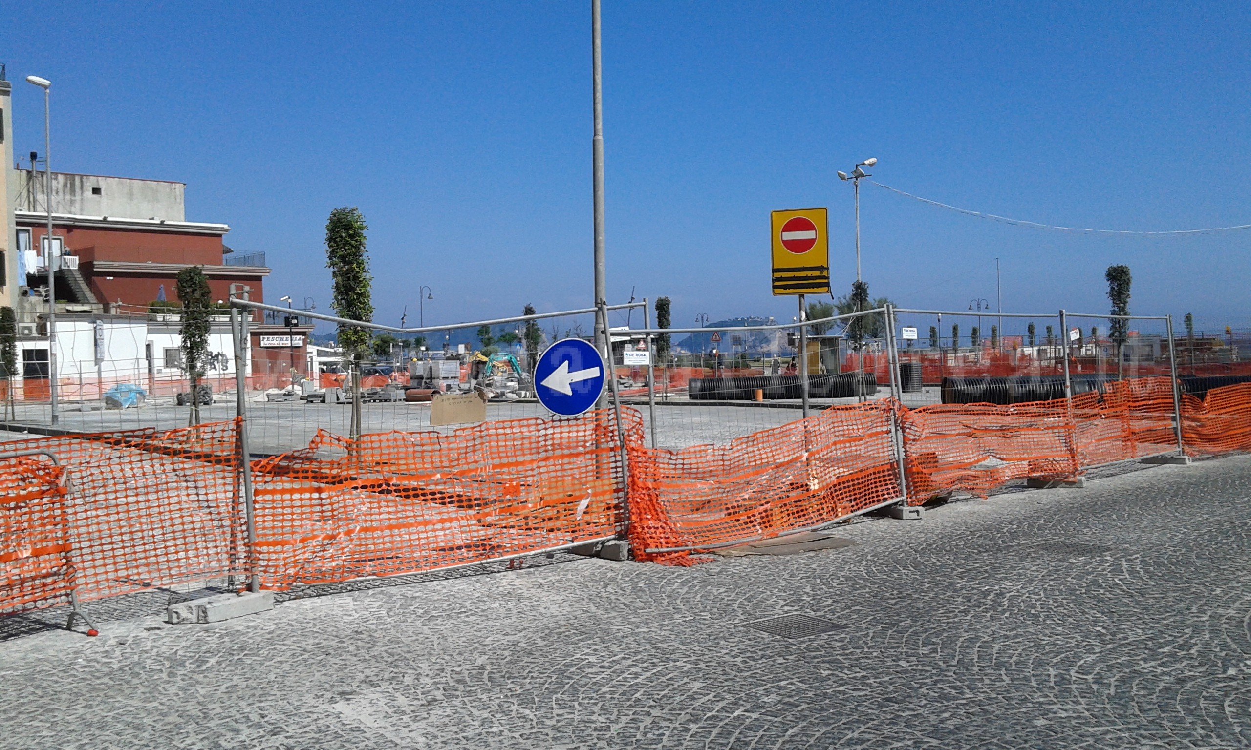 POZZUOLI/ Il parcheggio di via Tranvai ancora un cantiere – LE FOTO