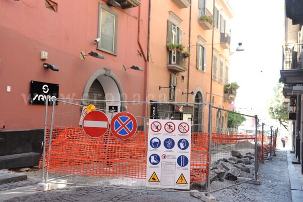 POZZUOLI/ Iniziati i lavori in corso Della Repubblica, la Piazza è quasi pronta – LE FOTO