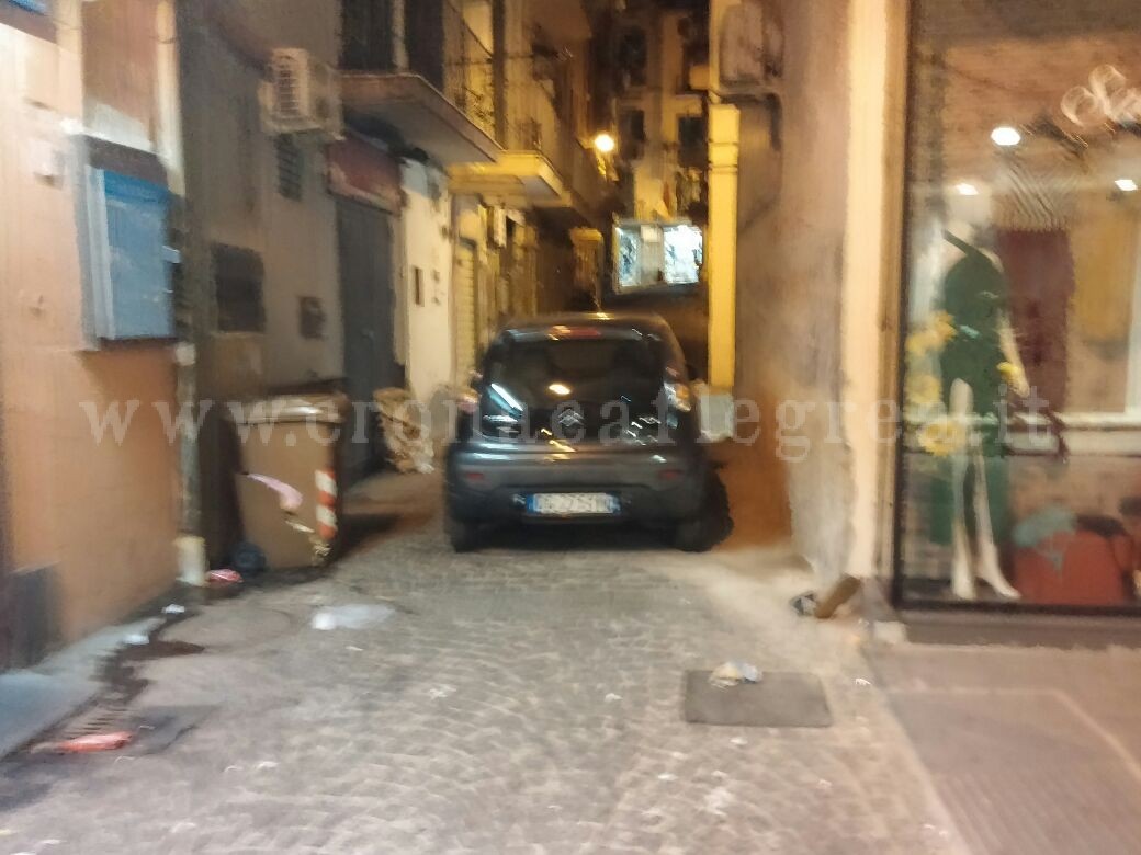 POZZUOLI/ Non solo avventori, anche i residenti bloccano i vicoli del centro storico