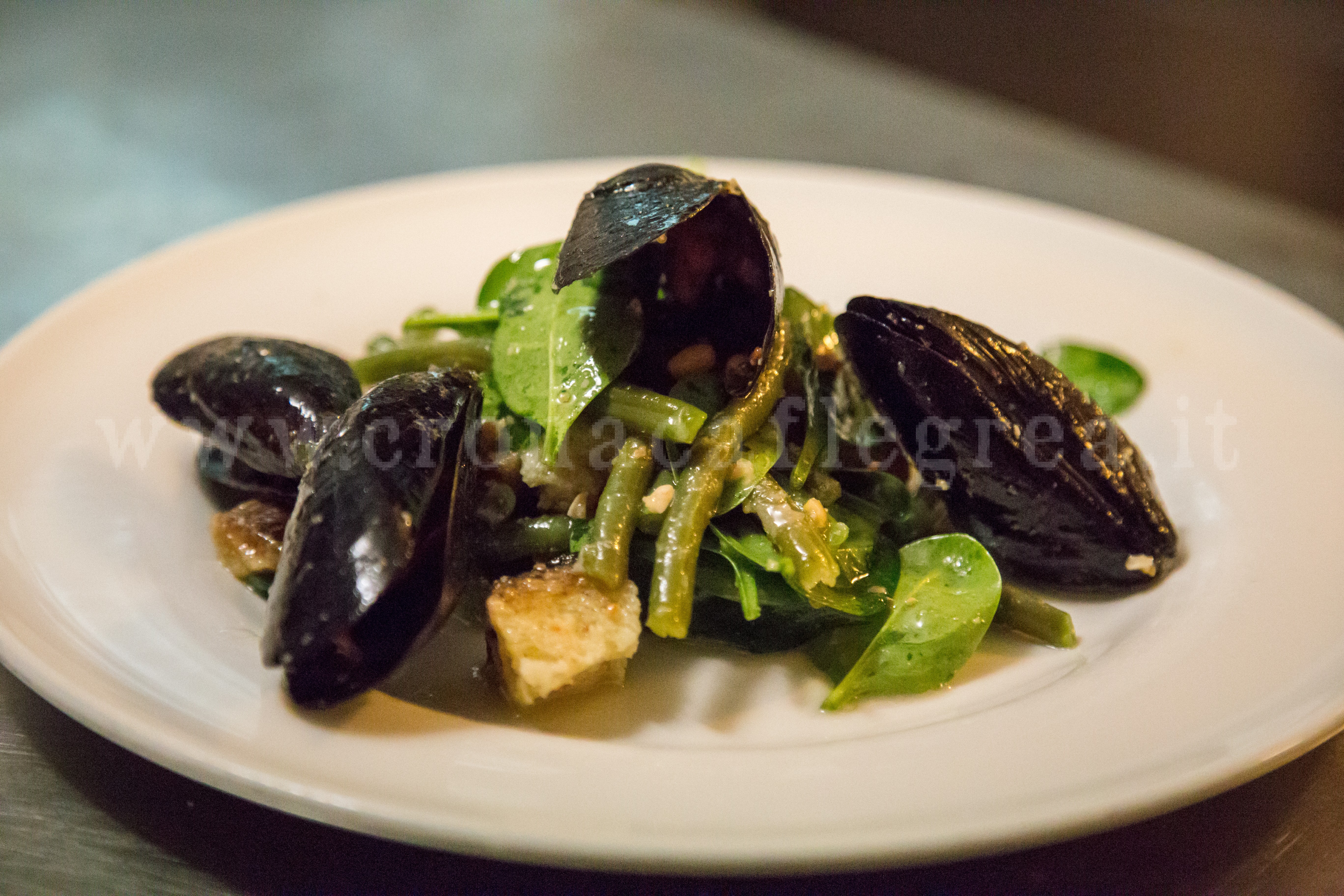 Un piatto di fagiolini con le cozze
