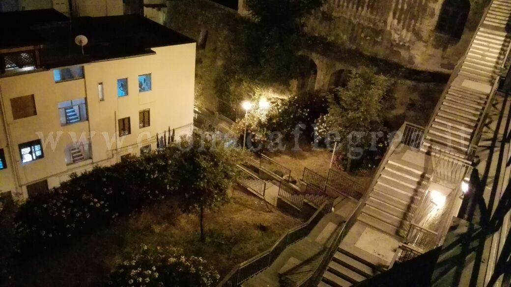 POZZUOLI/ Torna percorribile la scalinata di via Marconi – LE FOTO