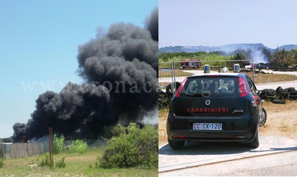 POZZUOLI/ Bruciano centinaia di gomme, scempio a Licola Mare – LE FOTO