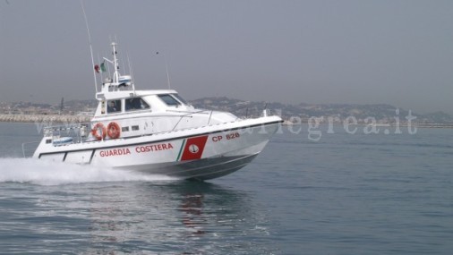 POZZUOLI/ “Tempesta tropicale” manda in tilt la Guardia Costiera: 150 persone soccorse