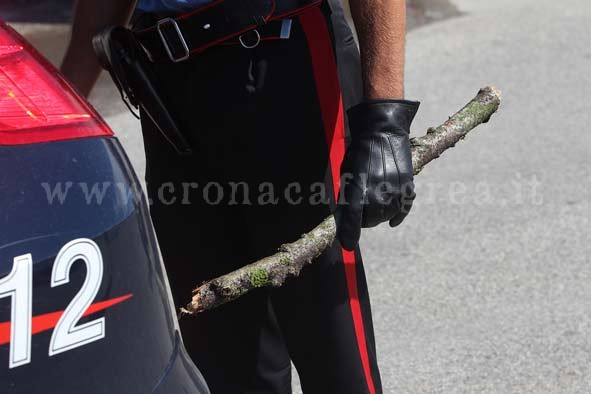 MONTE DI PROCIDA/ Armato di bastone rapina un passante, arrestato