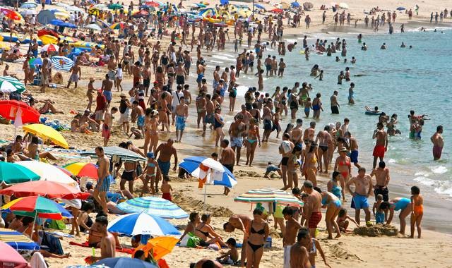 CAMPI FLEGREI/ Boom di bagnanti sulle spiagge, il 30% in più rispetto all’anno scorso