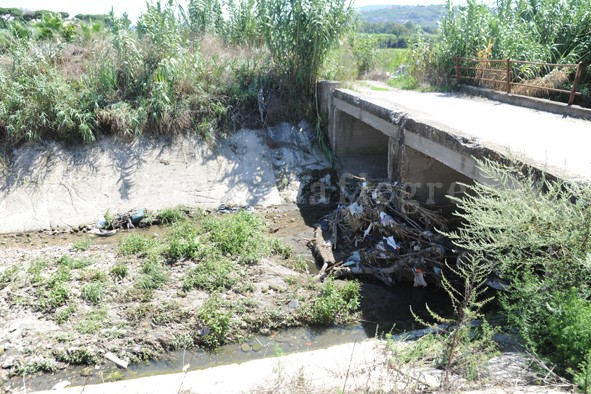 POZZUOLI/ Fango e detriti invadono l’Alveo dei Camaldoli, paura a Licola – LE FOTO