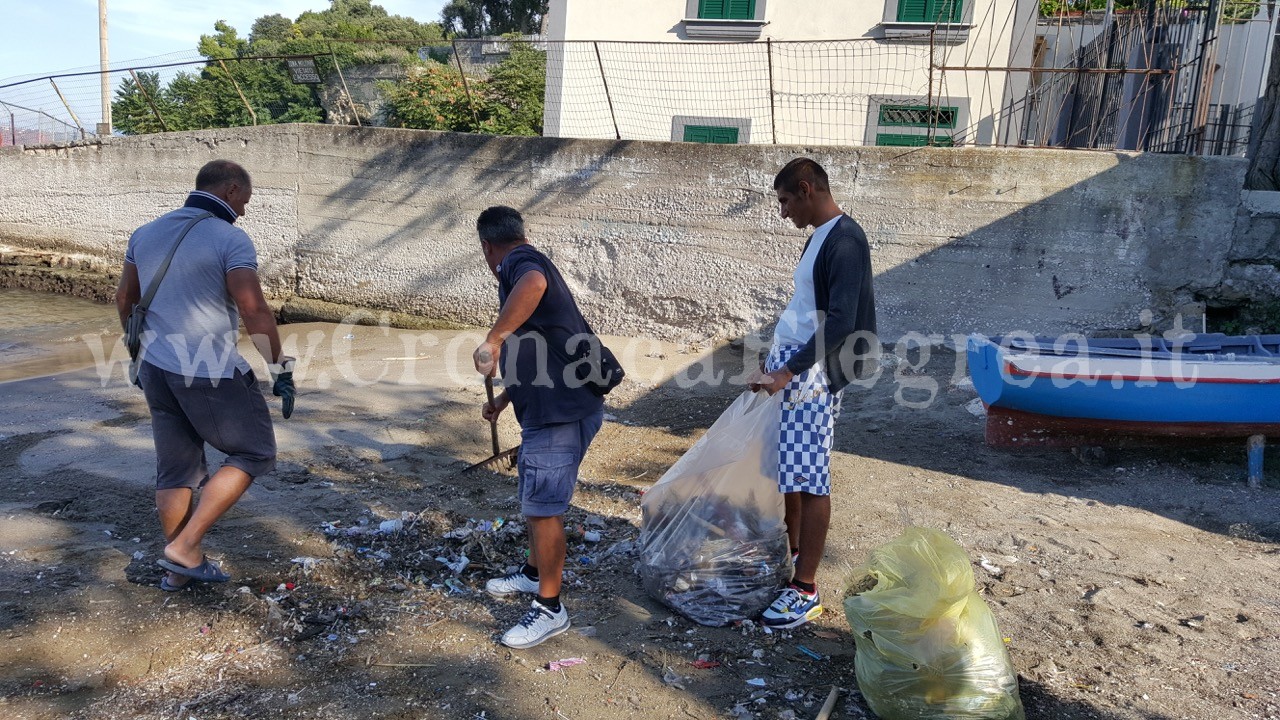 I LETTORI SEGNALANO/ «La spiaggia di San Sossio ripulita grazie agli ormeggiatori»