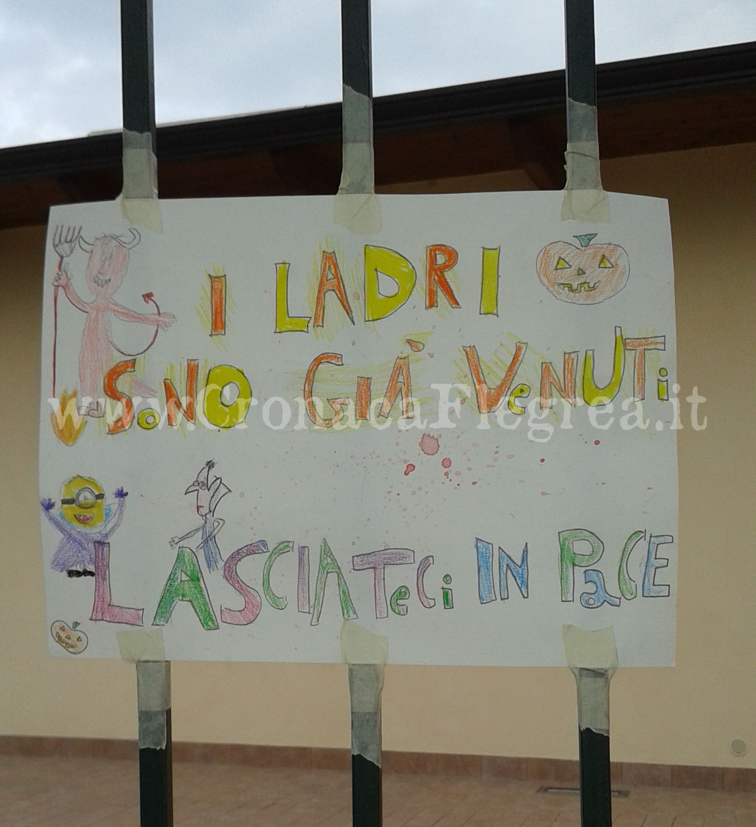 POZZUOLI/ Villa svaligiata a Monterusciello, i bambini lanciano un appello ai ladri: “Lasciateci in pace”