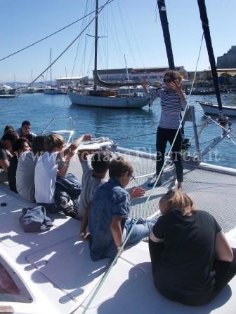 BACOLI/ Studenti a “lezione” sul catamarano “Odyssée” – LE FOTO