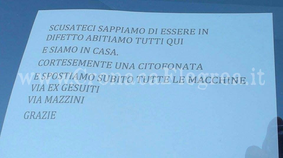 POZZUOLI/ Parcheggi selvaggi, l’incredibile appello ai vigili: “Non fate le multe, citofonate” – LE FOTO