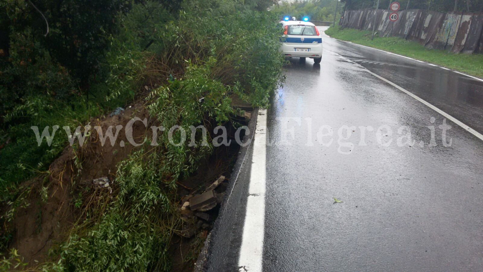 QUARTO/ Maltempo, smottamento in via Campana: traffico deviato